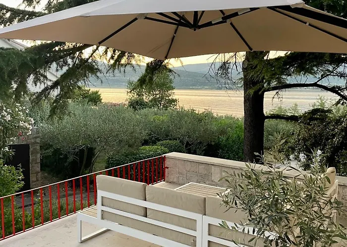 Cedrus House - New Prestige Вілла