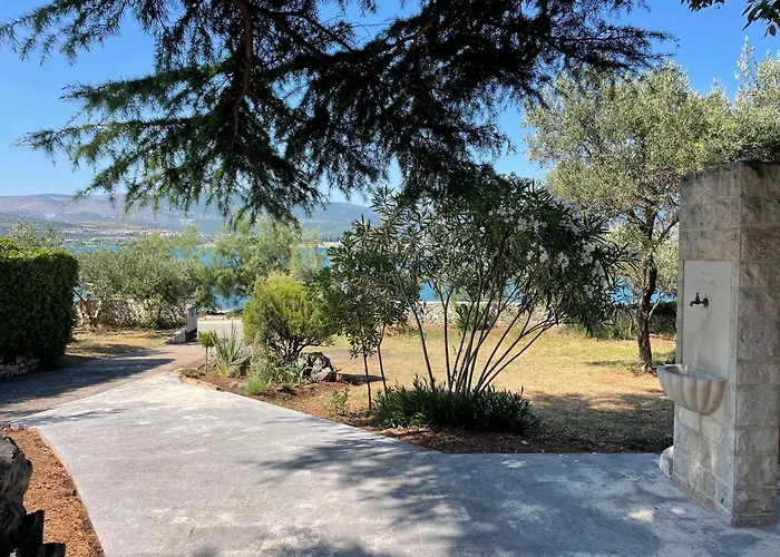 Cedrus House - New Prestige